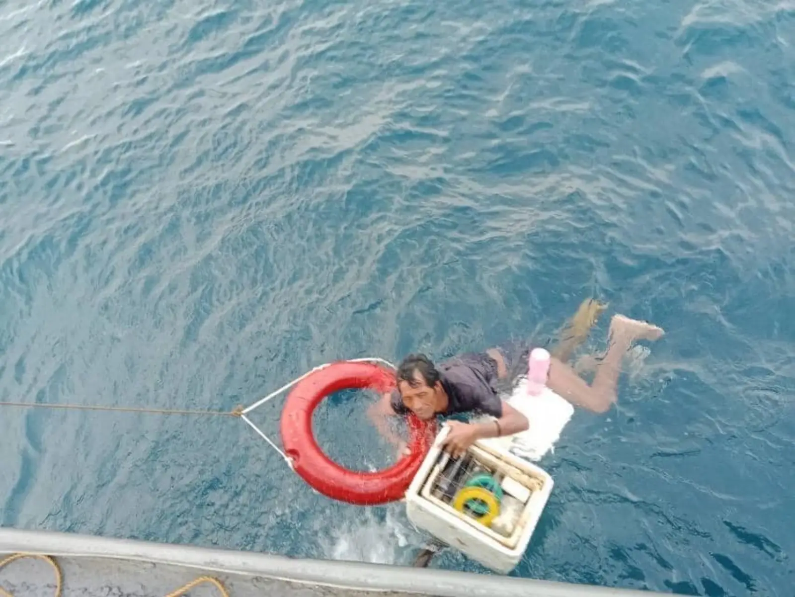 Fisherman rescued after being stranded at sea for 2 Days in Tawi-Tawi ...